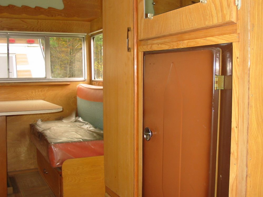 http://www.cannedhamtrailers.com/forum/barnfind/59shasta/barnfind3.jpg