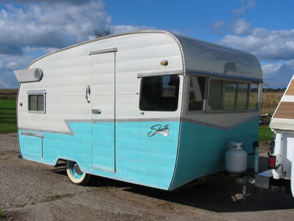 http://www.cannedhamtrailers.com/forum/barnfind/59shasta/barnfind4.jpg