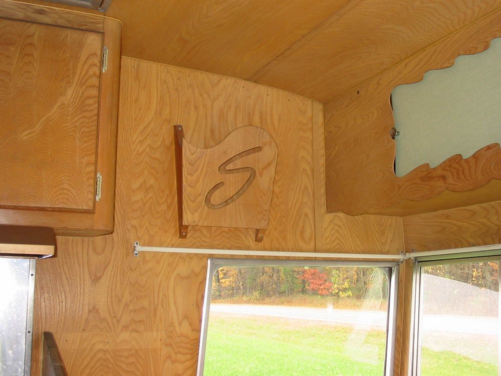 http://www.cannedhamtrailers.com/forum/barnfind/59shasta/barnfind5.jpg